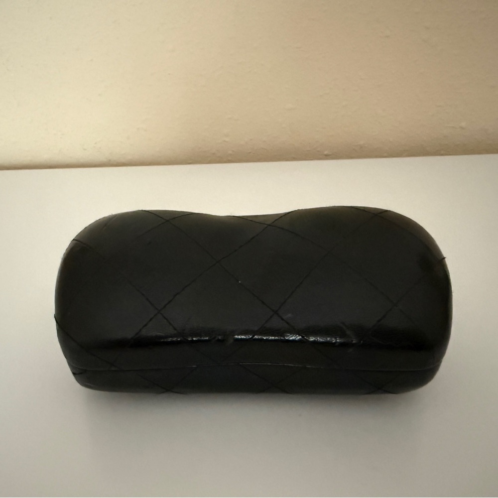 CHANEL Black Sunglasses with CC Temples - Picture 11 of 11